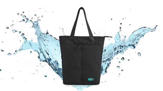 突然の雨でも、大切な荷物を守る。Paz 20Lトートパックの撥水加工とは？