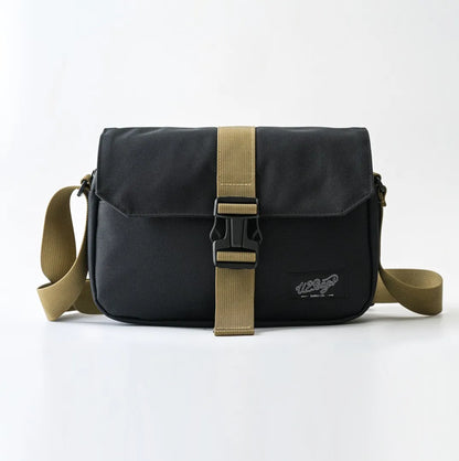 わずか330g！独自の磁気バックルと多収納で使いやすい【Chillクロスボディバッグ】